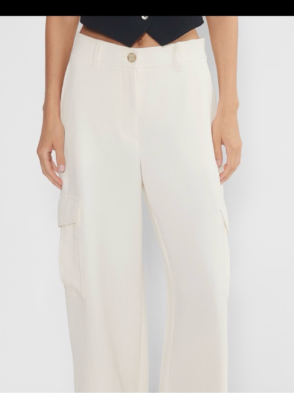 Aritzia Wide-Leg Cargo Pants in Cream